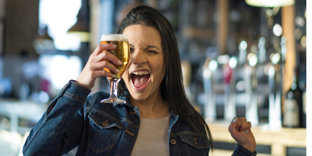 Dolor de cabeza al tomar una cerveza